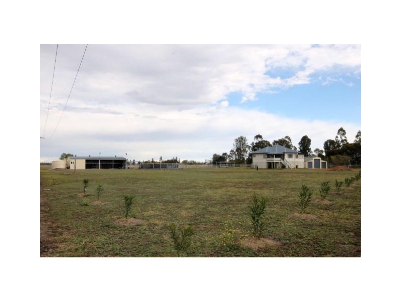11 Sandalwood Ave South, Dalby QLD 4405