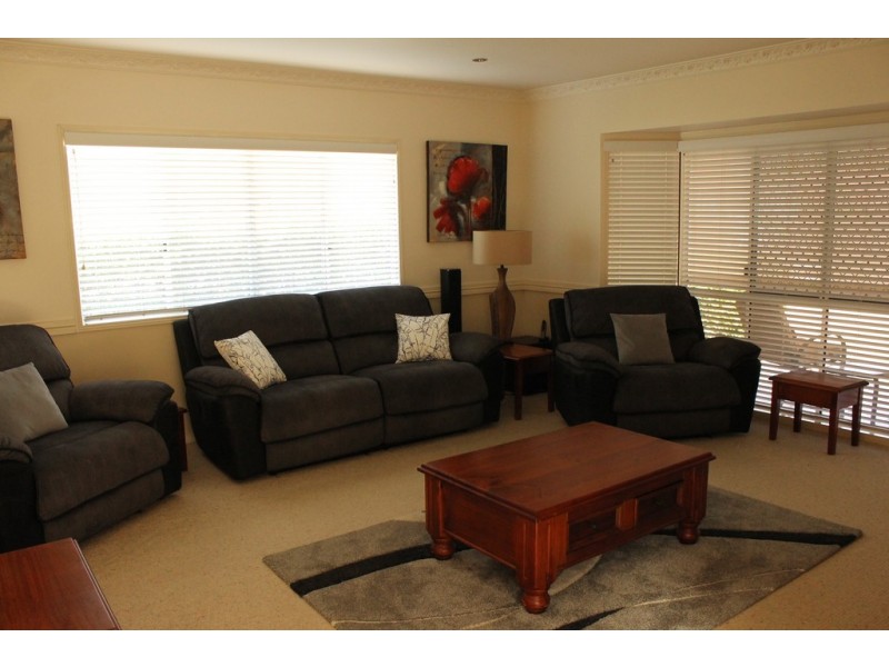 8 Delma Court, Dalby QLD 4405