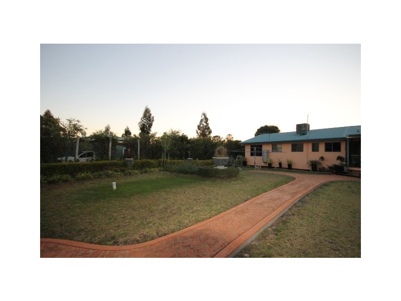 15 Banksia Street, Dalby QLD 4405