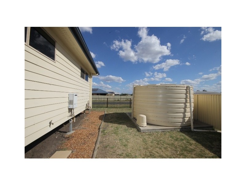 1 Burke Street, Dalby QLD 4405