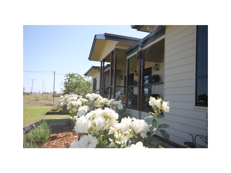 23 Southern Cross Drive, Dalby QLD 4405