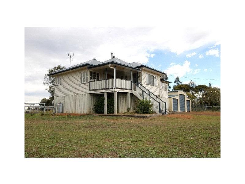 11 Sandalwood Ave South, Dalby QLD 4405