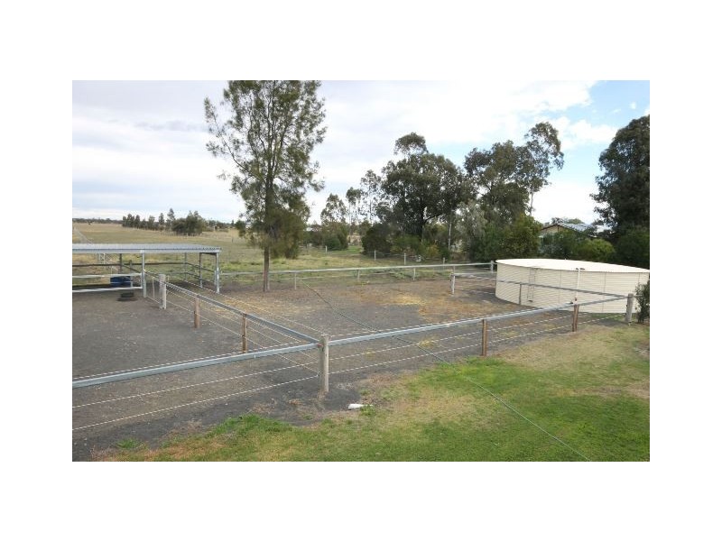 11 Sandalwood Ave South, Dalby QLD 4405