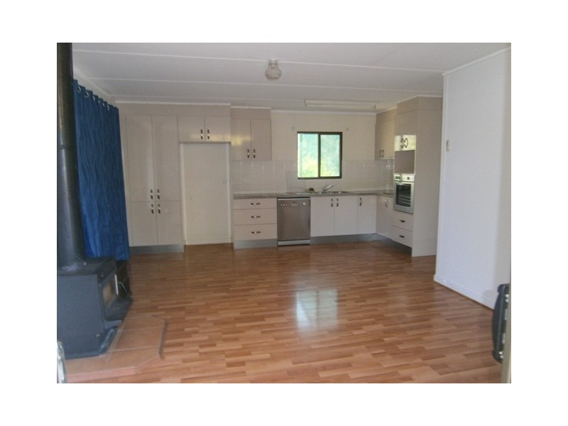11 Taylor Street, Cecil Plains QLD 4407