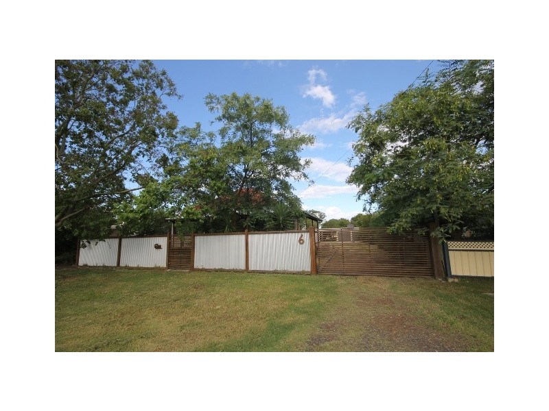 6 Ellen Street, Dalby QLD 4405