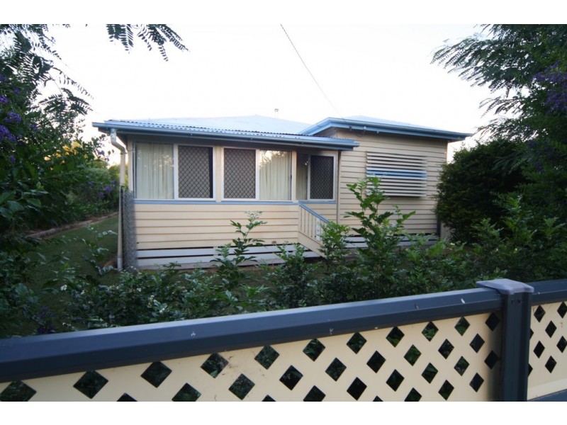 8 Ellen Street, Dalby QLD 4405