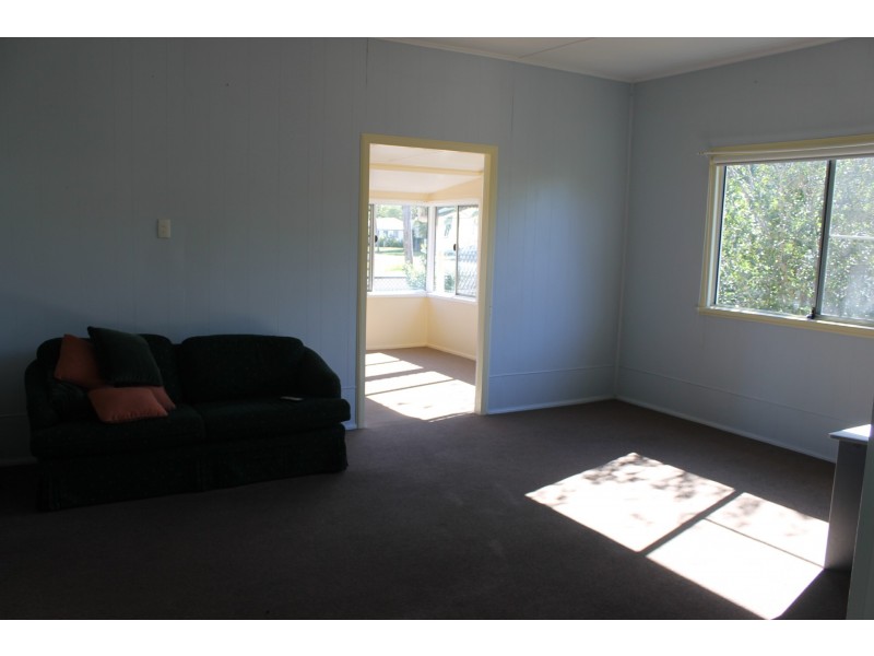 8 Ellen Street, Dalby QLD 4405