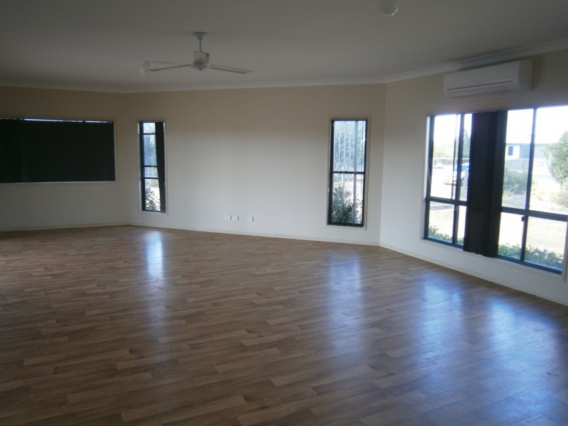 31 Rosina Crt, Dalby QLD 4405