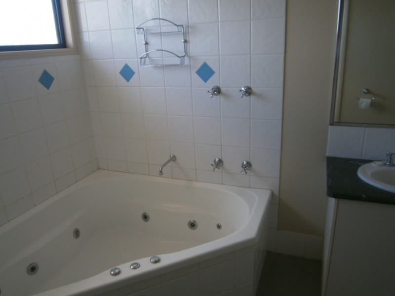 31 Rosina Crt, Dalby QLD 4405