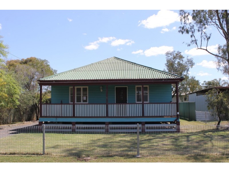 90 Orpen Street, Dalby QLD 4405