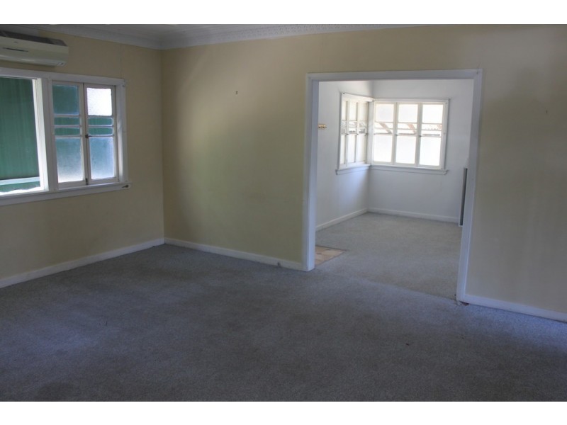 90 Orpen Street, Dalby QLD 4405