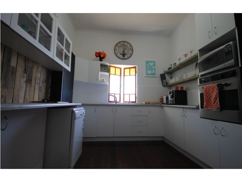 100 Edward Street, Dalby QLD 4405