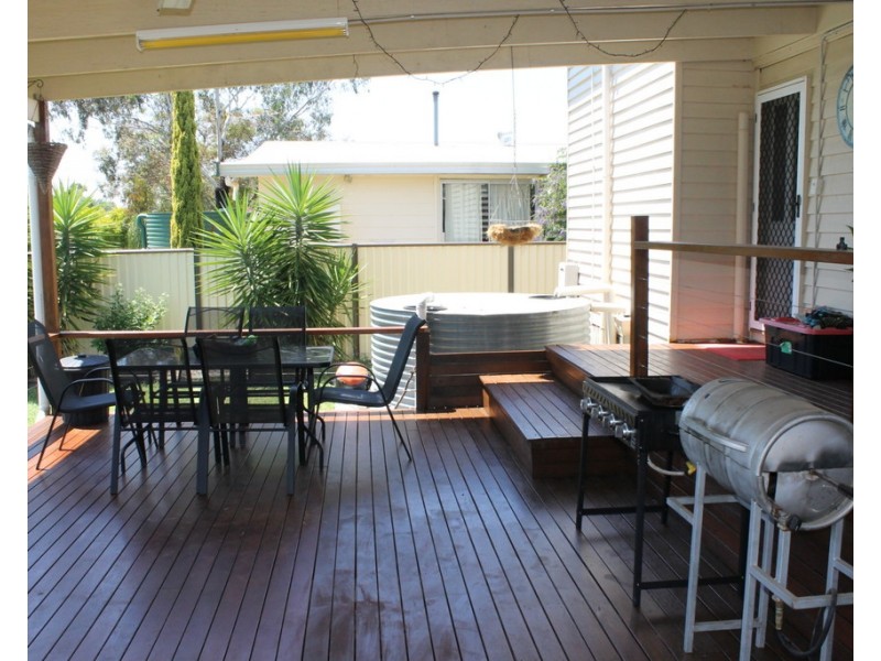 9 Curtis Street, Dalby QLD 4405