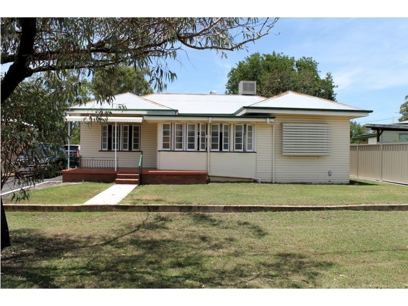 5 Pratten Street, Dalby QLD 4405
