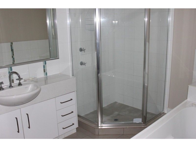 1 Montclair Close, Dalby QLD 4405