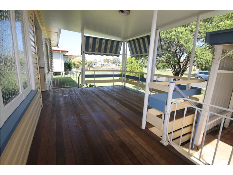 8 Swan Street, Dalby QLD 4405