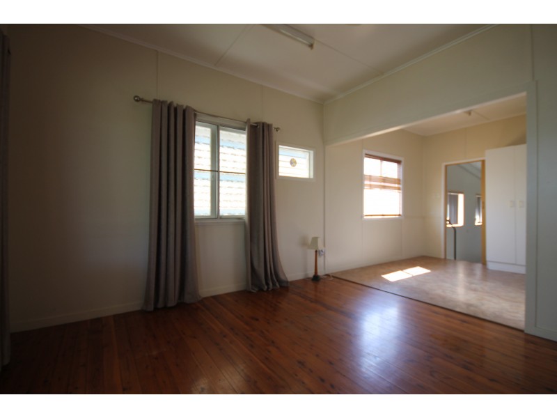 8 Swan Street, Dalby QLD 4405