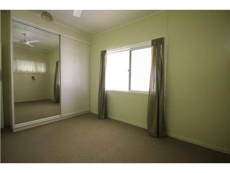 8 Swan Street, Dalby QLD 4405