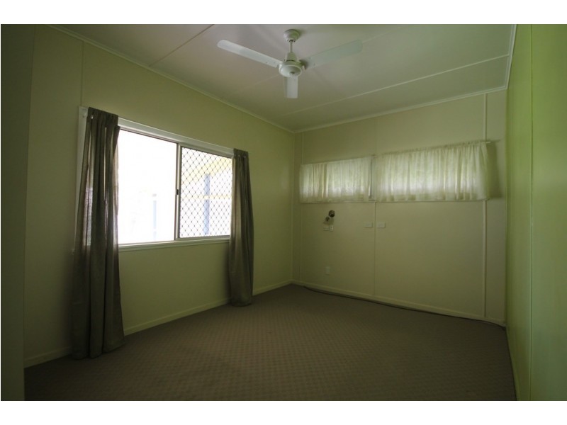 8 Swan Street, Dalby QLD 4405