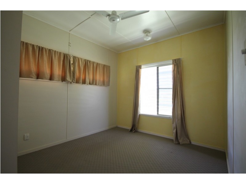 8 Swan Street, Dalby QLD 4405