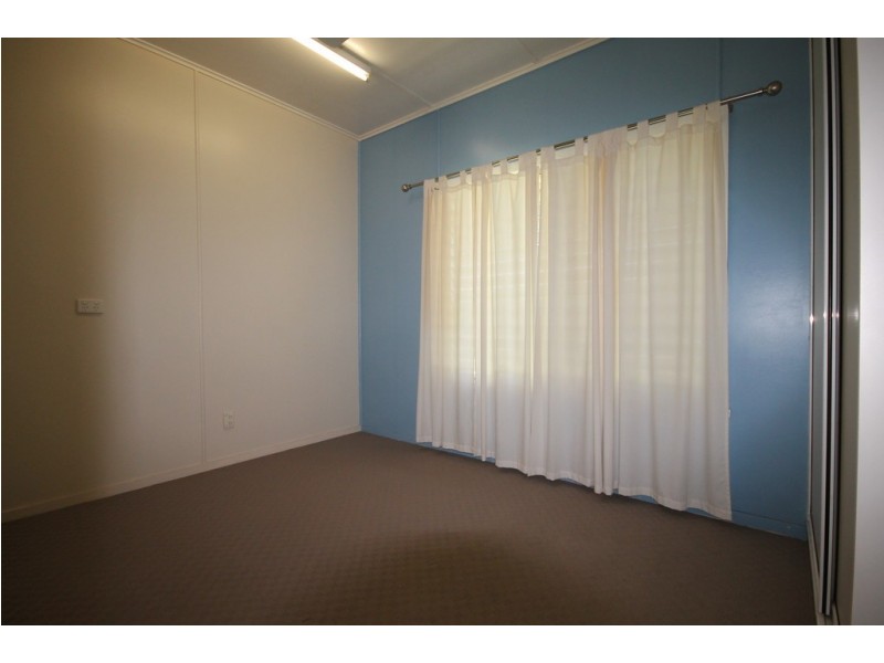 8 Swan Street, Dalby QLD 4405