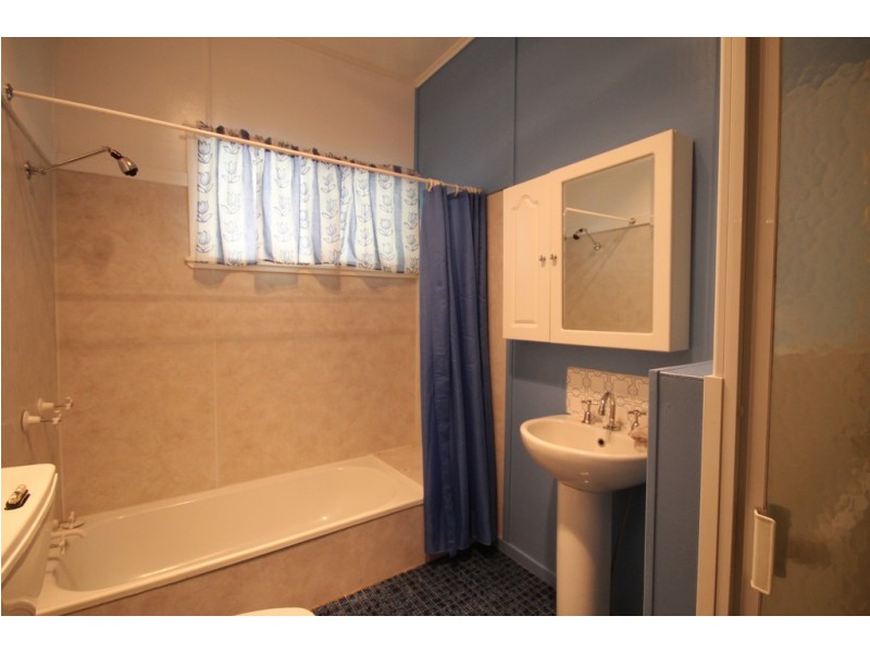 8 Swan Street, Dalby QLD 4405