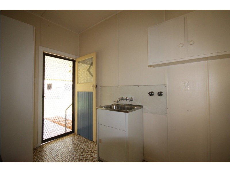 8 Swan Street, Dalby QLD 4405