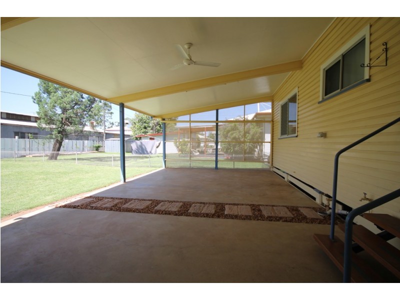 8 Swan Street, Dalby QLD 4405