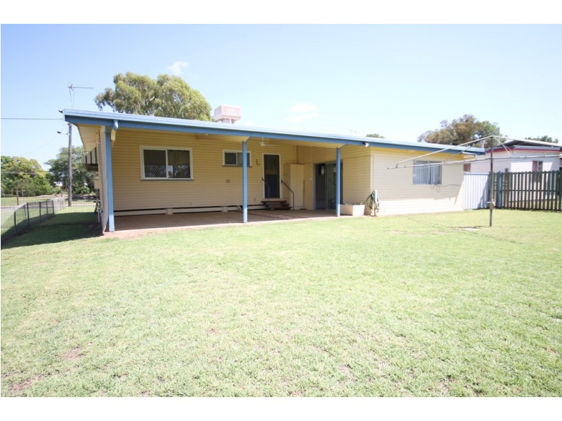 8 Swan Street, Dalby QLD 4405