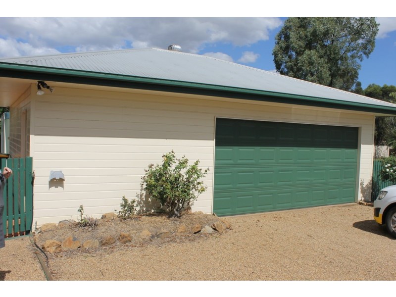 76 Leichhardt Avenue, Dalby QLD 4405