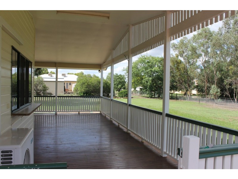 76 Leichhardt Avenue, Dalby QLD 4405