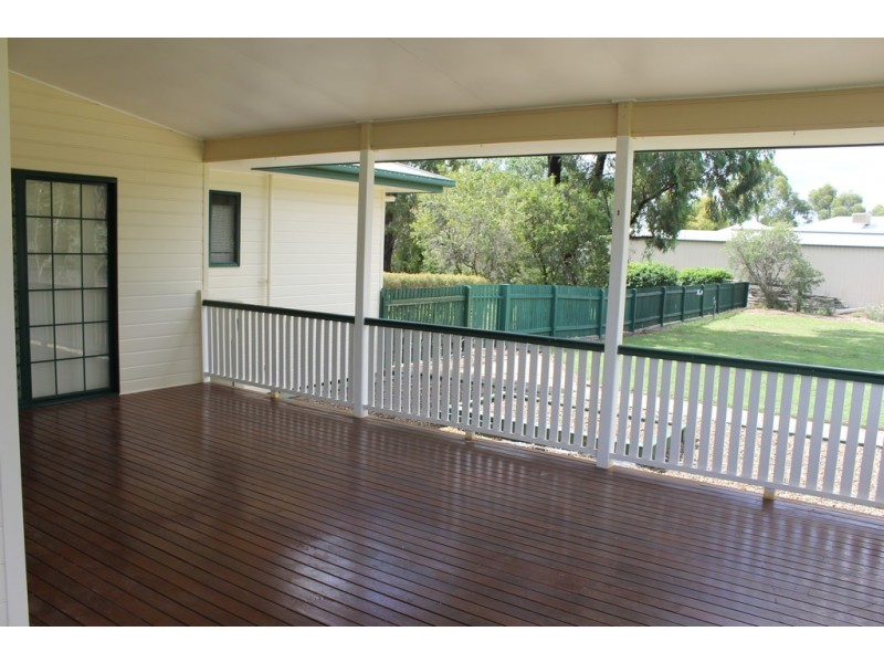 76 Leichhardt Avenue, Dalby QLD 4405