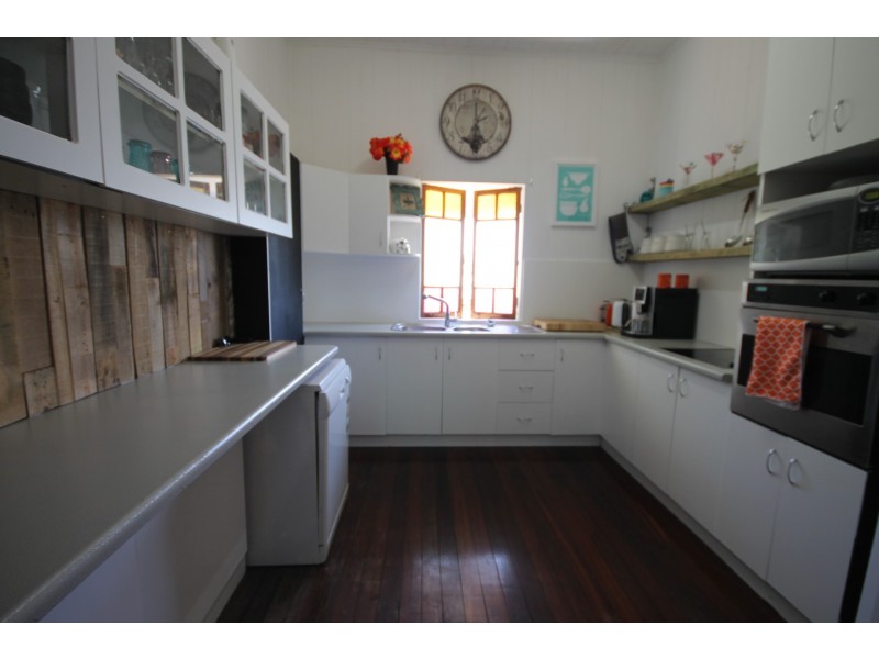 100 Edward Street, Dalby QLD 4405