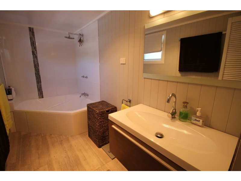 100 Edward Street, Dalby QLD 4405