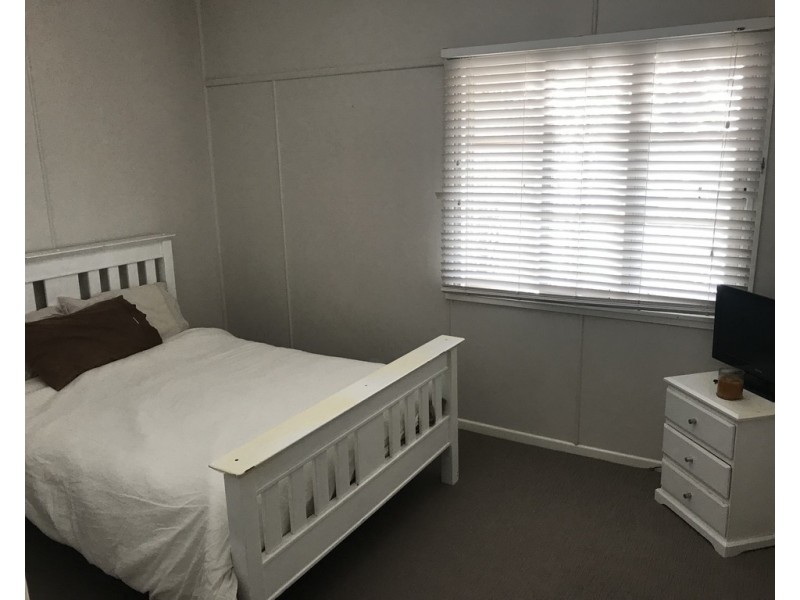 85 Edward Street, Dalby QLD 4405