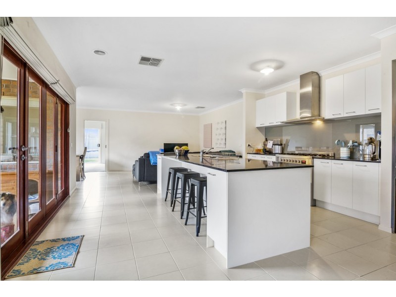 46 Grand Lakes Way, Lara VIC 3212