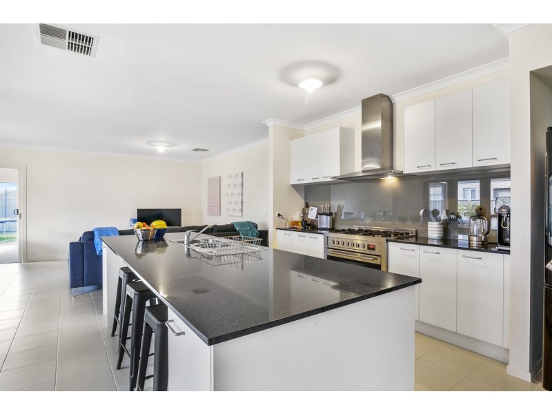 46 Grand Lakes Way, Lara VIC 3212