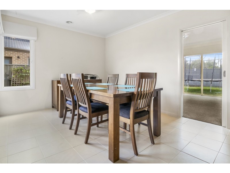 46 Grand Lakes Way, Lara VIC 3212