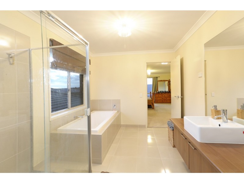 54-56 Cape Barron Drive, Lara VIC 3212