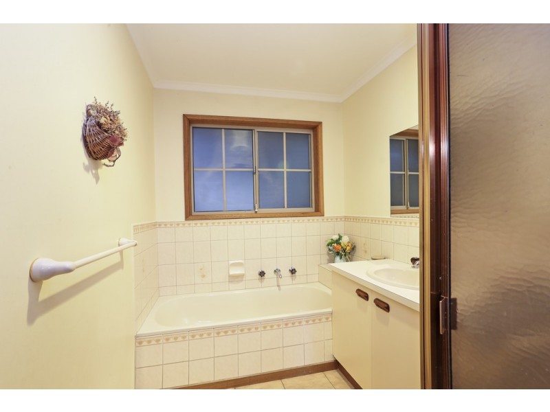 70 Lockyers Road, Lara VIC 3212