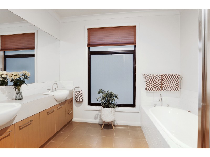 14-17 Nilaur Place, Lara VIC 3212