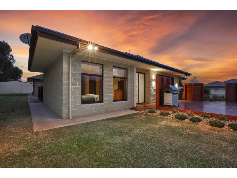 14-17 Nilaur Place, Lara VIC 3212