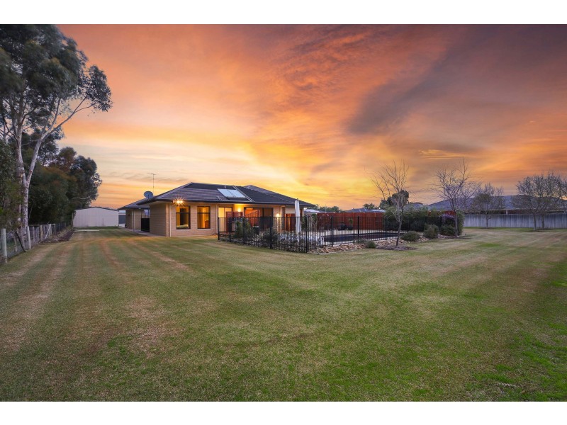 14-17 Nilaur Place, Lara VIC 3212