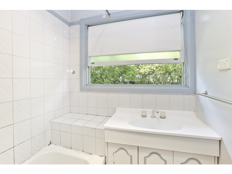 10 Waitara Grove, Norlane VIC 3214