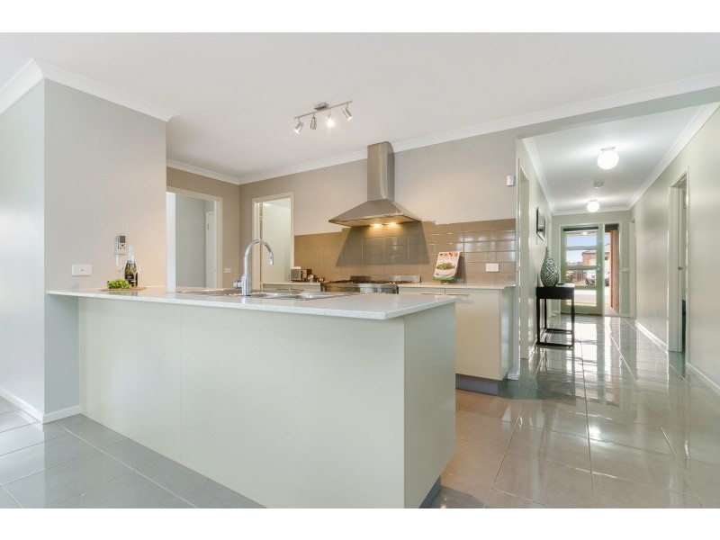 34 Nankeen Avenue, Lara VIC 3212