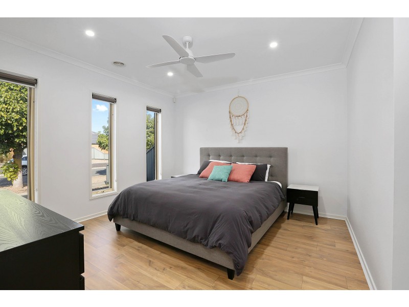 10 Moorhen Drive, Lara VIC 3212