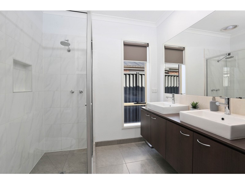 10 Moorhen Drive, Lara VIC 3212