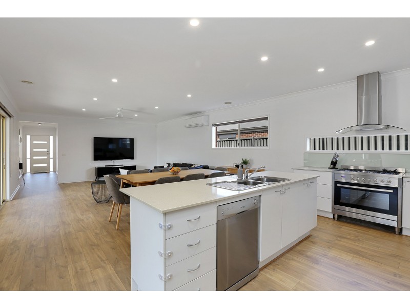 10 Moorhen Drive, Lara VIC 3212