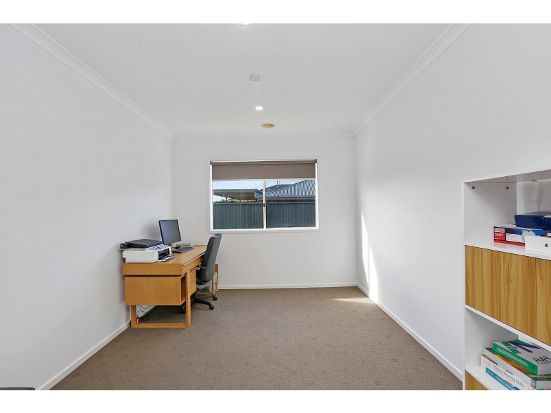 10 Moorhen Drive, Lara VIC 3212