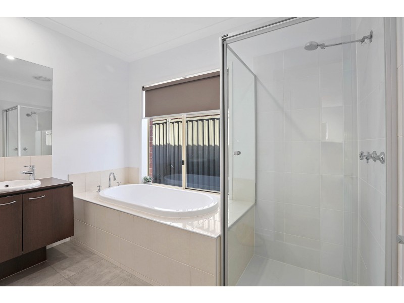 10 Moorhen Drive, Lara VIC 3212